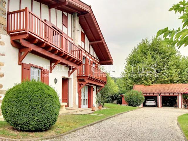 Vente Maison 8 pièces 305 m2 Ascain