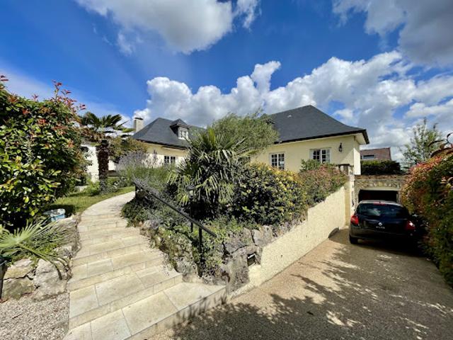 Vente Maison 8 pièces 300 m2 Montfermeil