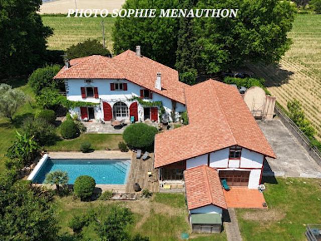 Vente Maison 8 pièces 310 m2 Urt