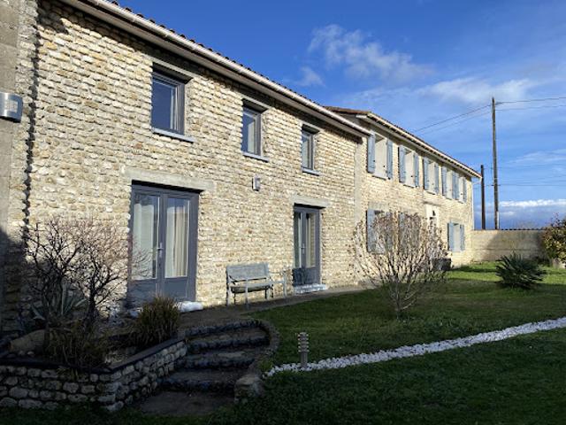 Vente Maison 8 pièces 312 m2 Roullet Saint Estèphe