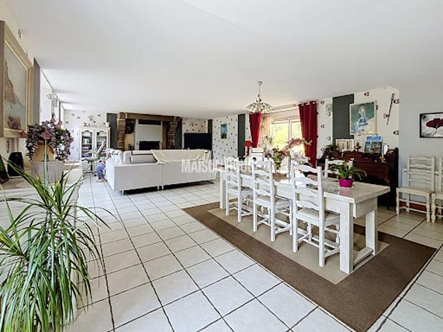 Vente Maison 9 pièces 313.54 m2 Bazouges la Pérouse