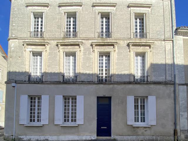 Vente Maison 8 pièces 370 m2 Blanzac Porcheresse