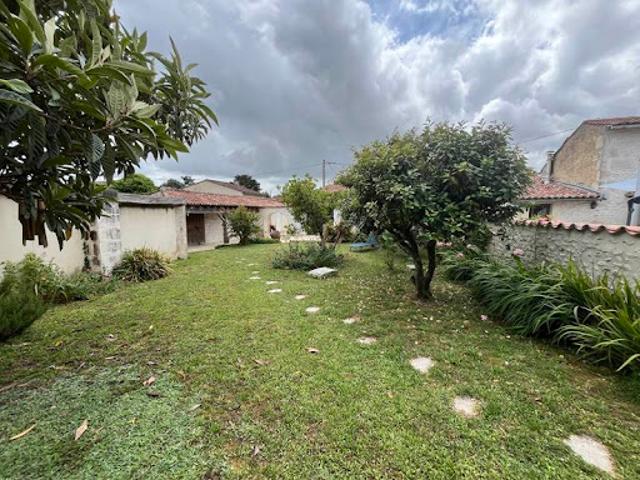 Vente Maison 8 pièces 407 m2 Louzac Saint André