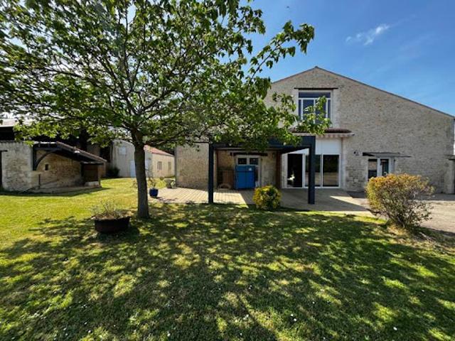 Vente Maison 8 pièces 469 m2 Tonnay Charente