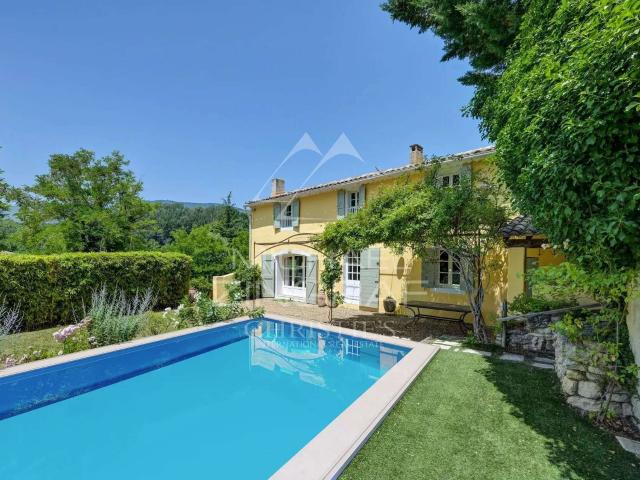 Vente maison 8 pièces Cucuron 84
