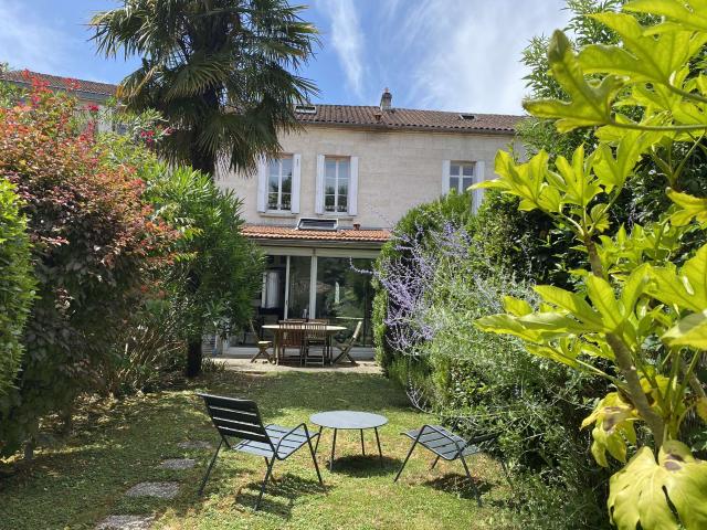 Vente maison 8 pièces Angoulême 16