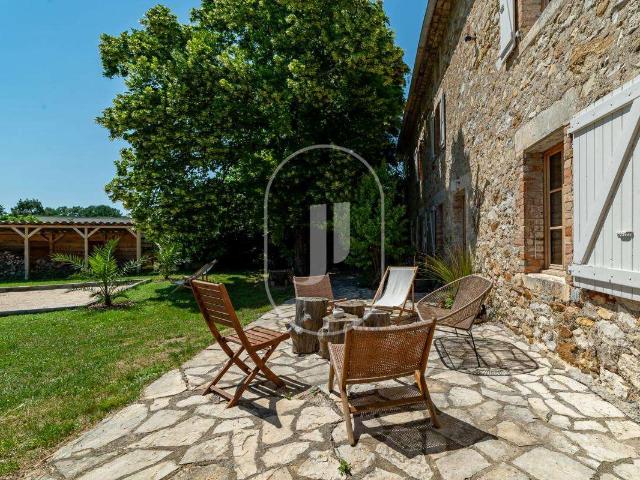 Vente maison 8 pièces Allègre les Fumades 30