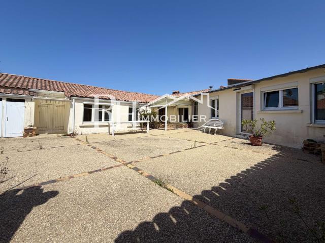 Vente maison 8 pièces Brem sur Mer 85
