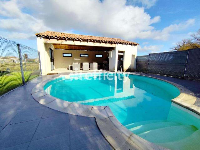 Vente maison 8 pièces Saintes 17