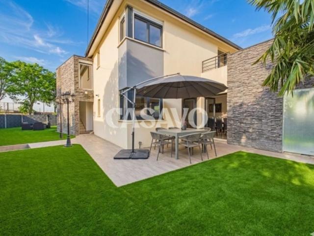 Vente Maison 8 pièces de 138m² 93150 Le Blanc Mesnil