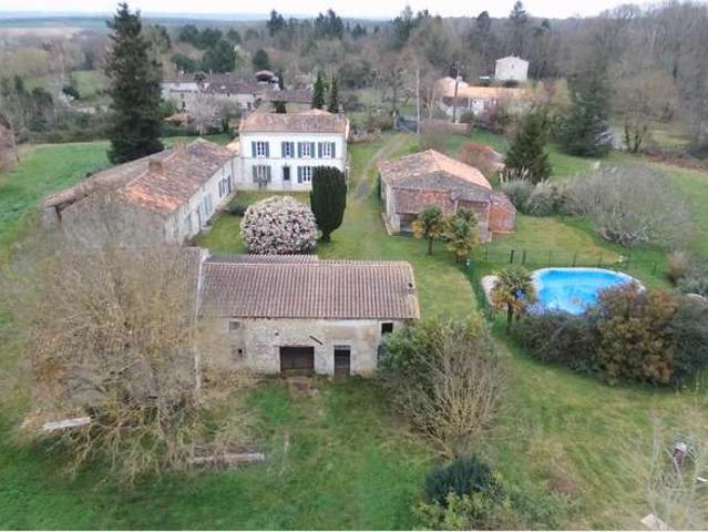 Vente maison 8 pièces Fenioux 17