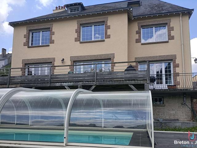 Vente maison 8 pièces Laval 53