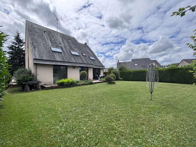 Vente maison 8 pièces Laval 53