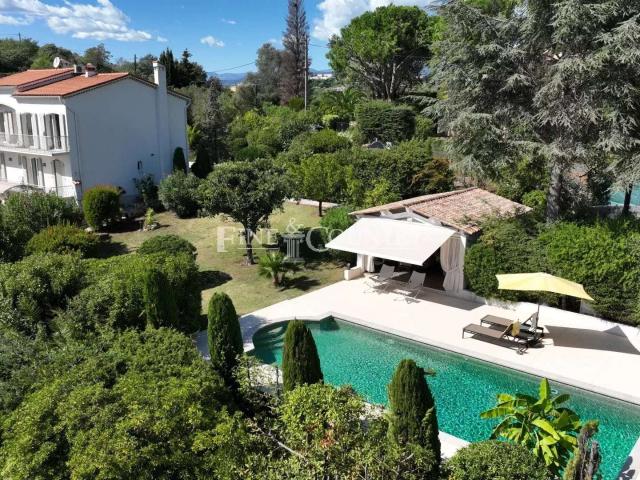 Vente maison 8 pièces La Roquette sur Siagne 06
