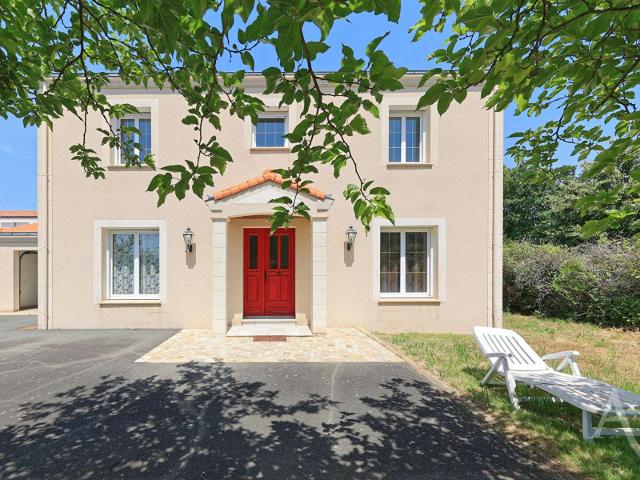 Vente maison 8 pièces Montaigu 85