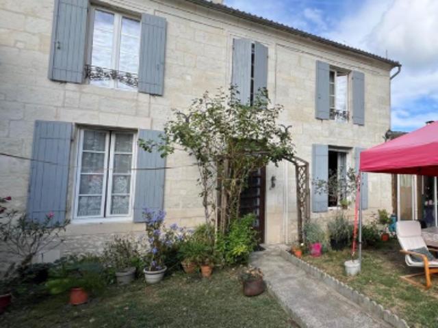 Vente maison 8 pièces Montlieu la Garde 17