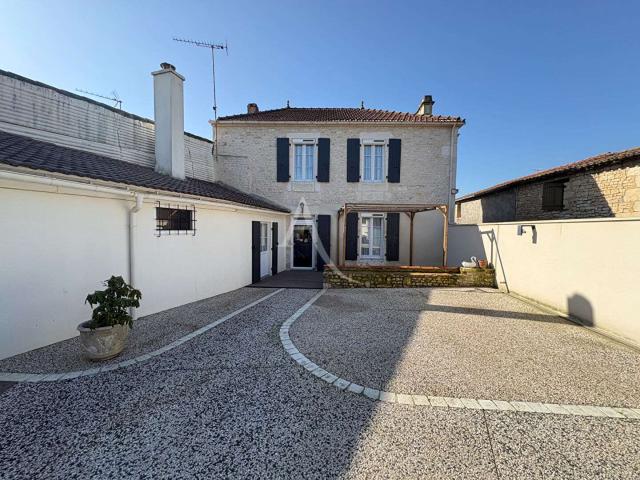 Vente maison 8 pièces Nalliers 85