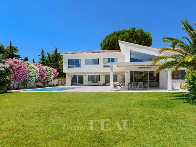 Vente maison 8 pièces Saint Cyr sur Mer 83