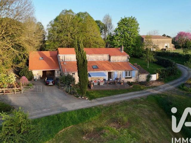 Vente maison 8 pièces Saint Hilaire des Loges 85