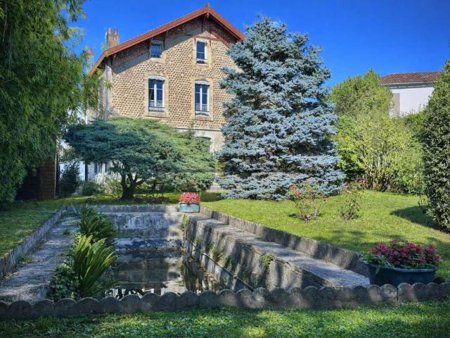 Vente maison 8 pièces Saint Jean d'Angély 17