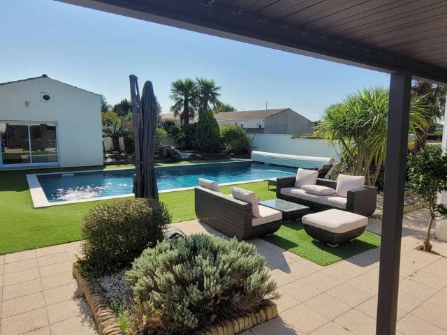 Vente maison 8 pièces Saint Jean d'Angély 17