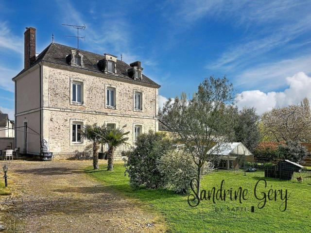 Vente maison 8 pièces Saint Saturnin du Limet 53
