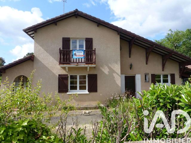 Vente maison 8 pièces Saint Pierre du Mont 40