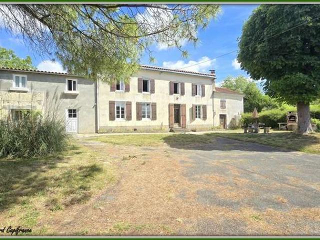 Vente maison 8 pièces Saint Pierre de Juillers 17