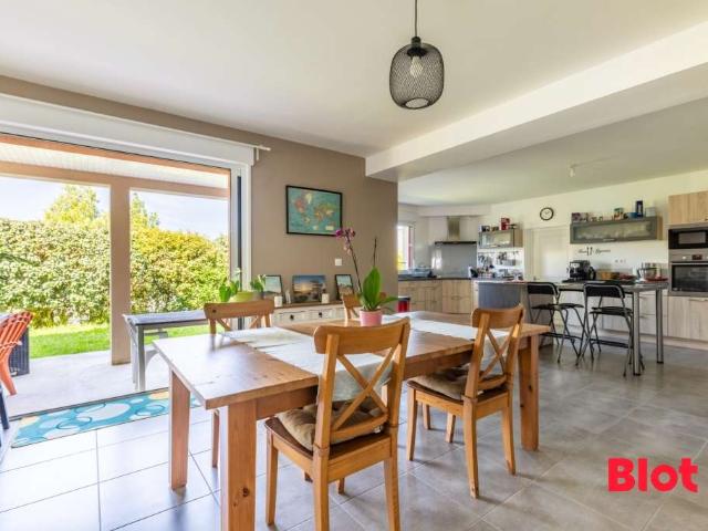 Vente maison 8 pièces Saint Pierre la Cour 53