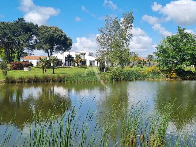 Vente maison 8 pièces Saint Révérend 85