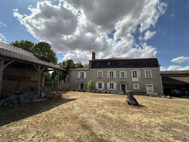 Vente maison 8 pièces Sainte Verge 79