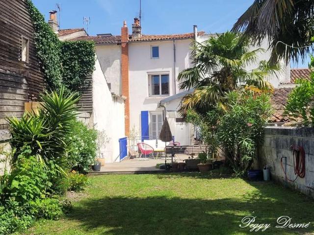 Vente maison 8 pièces Saintes 17