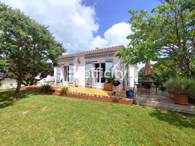 Vente maison 8 pièces Saintes 17