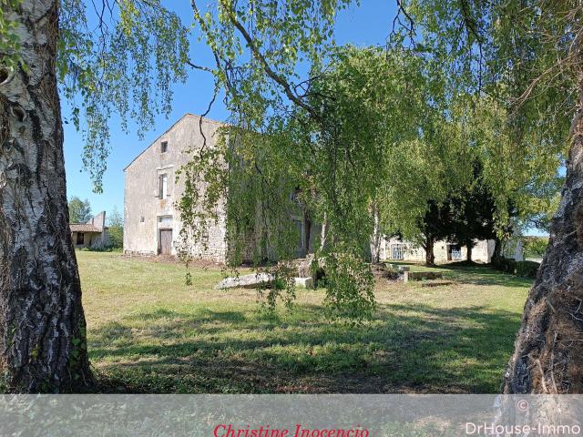 Vente maison 8 pièces Pons 17