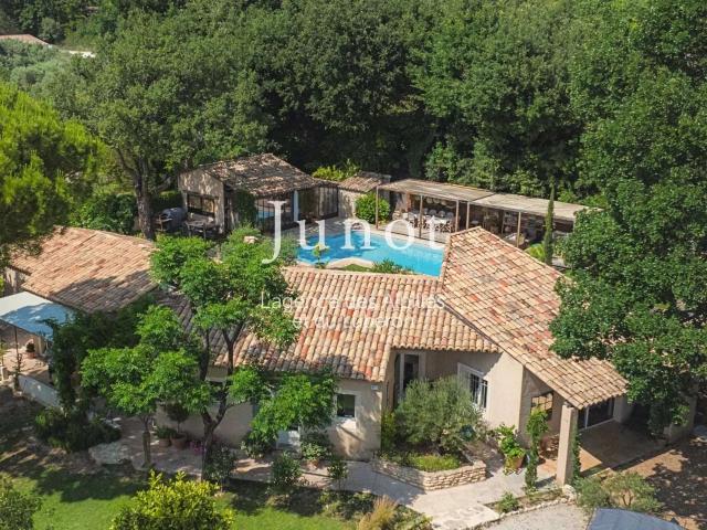 Vente maison 8 pièces Robion 84
