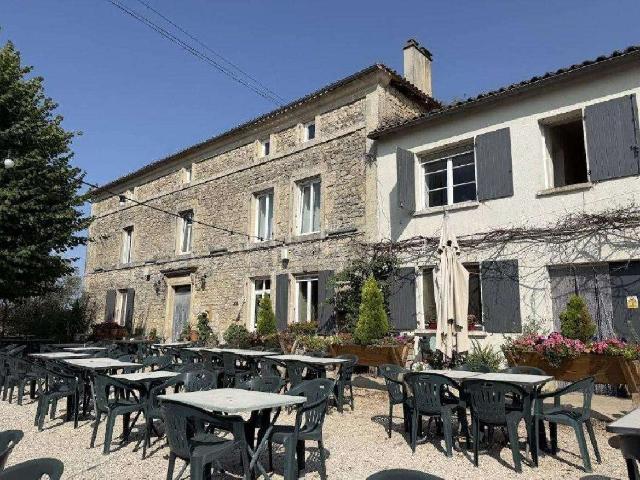 Vente maison 8 pièces Ruffec 16