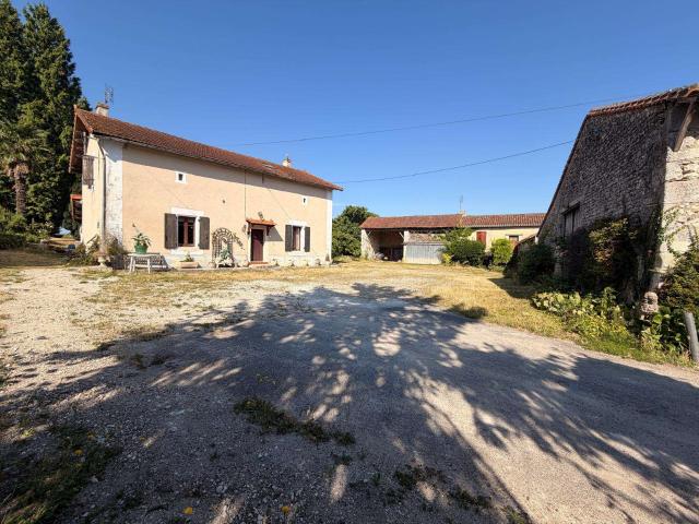 Vente maison 8 pièces Voulgézac 16