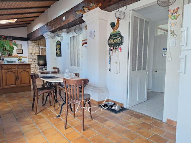 Vente Maison 9 pièces 168 m2 Charron
