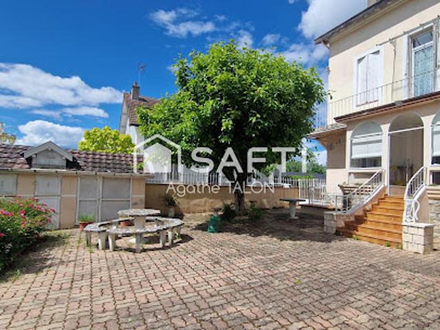 Vente Maison 9 pièces 179 m2 Montceau les Mines