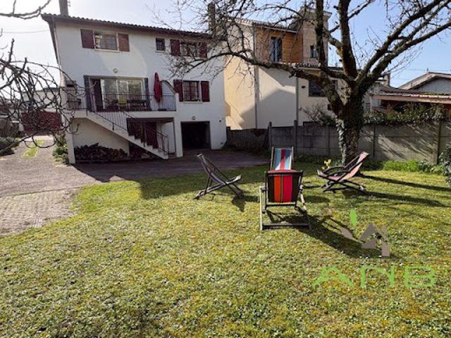 Vente Maison 9 pièces 188 m2 Begles