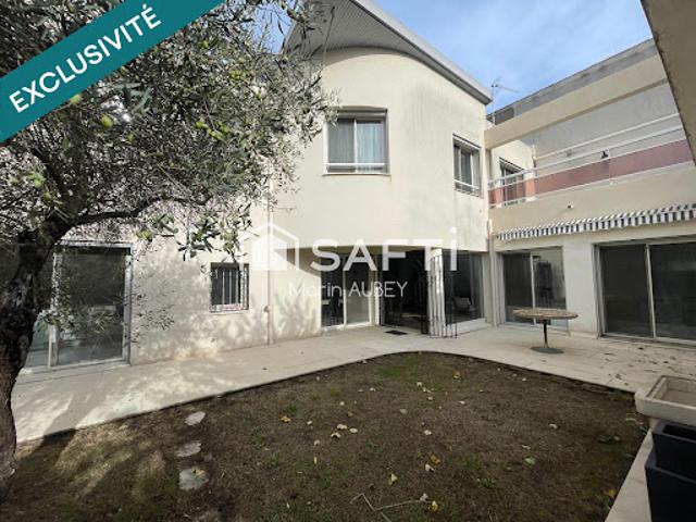 Vente Maison 9 pièces 180 m2 Nimes