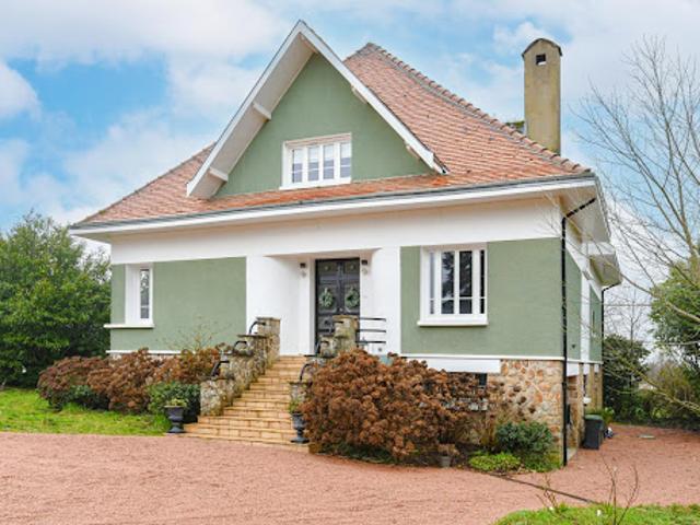 Vente Maison 9 pièces 195 m2 Saint Mathieu