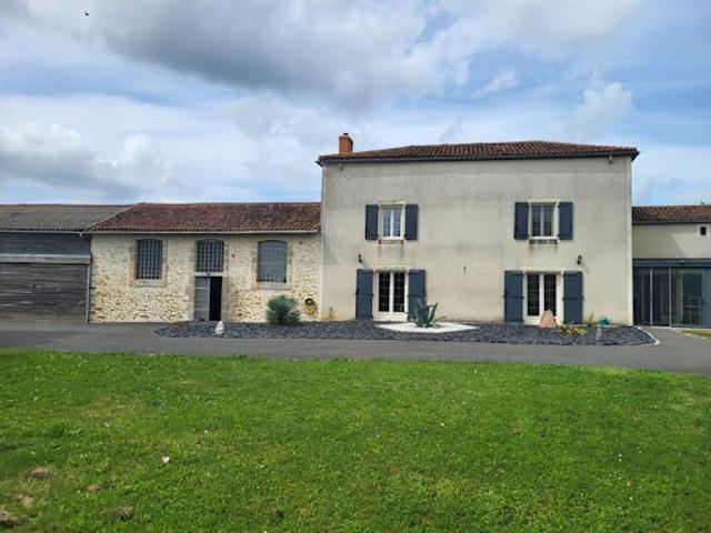 Vente Maison 9 pièces 190 m2 Airvault