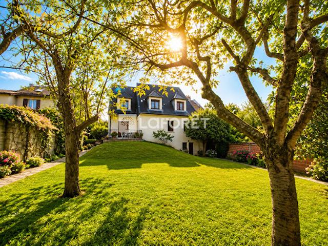 Vente Maison 9 pièces 205 m2 Le Raincy