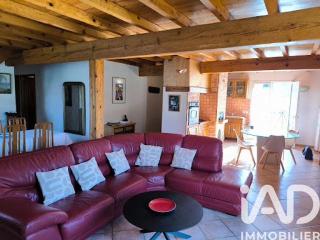 Vente Maison 9 pièces 207 m2 Roquefeuil