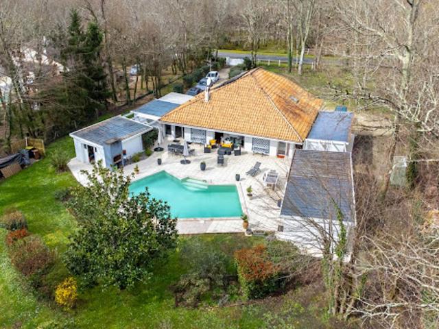 Vente Maison 9 pièces 200 m2 Beychac et Caillau