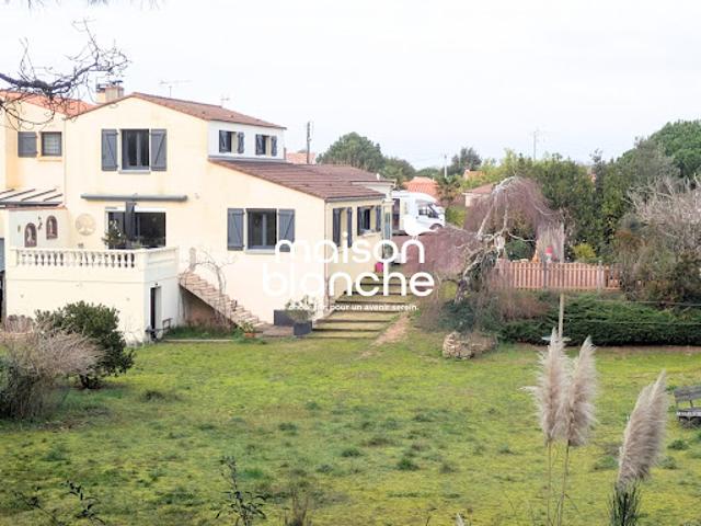 Vente Maison 9 pièces 200 m2 Longeville sur Mer