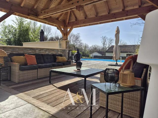 Vente Maison 9 pièces 201 m2 Angouleme