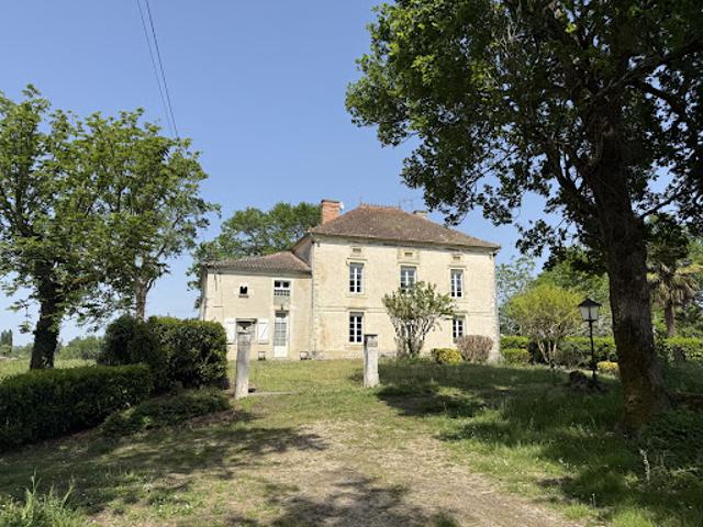 Vente Maison 9 pièces 217 m2 Castelnau d'Auzan