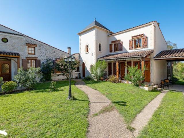 Vente Maison 9 pièces 218 m2 Bussac sur Charente